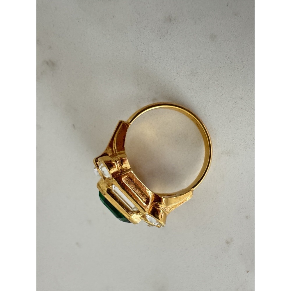 Vintage Ring Bold Treasure Faux Emerald Cocktail Statement 9.5 Gold Tone Square - Picture 9 of 9